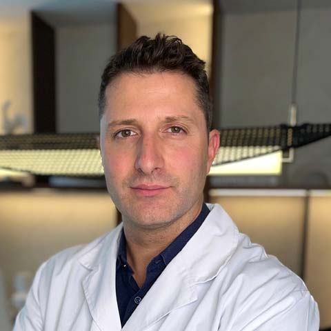 Dr. Mariano Funario, especialista en Cirugía Plástica, Estética y Reparadora en Salamanca - Instituto Funaro